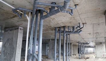 lắp ống thoát nước xuyên sàn