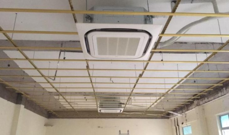 Hệ thống điều hòa âm trần Cassette được lắp đặt đồng bộ trên khung xương trần thạch cao.
