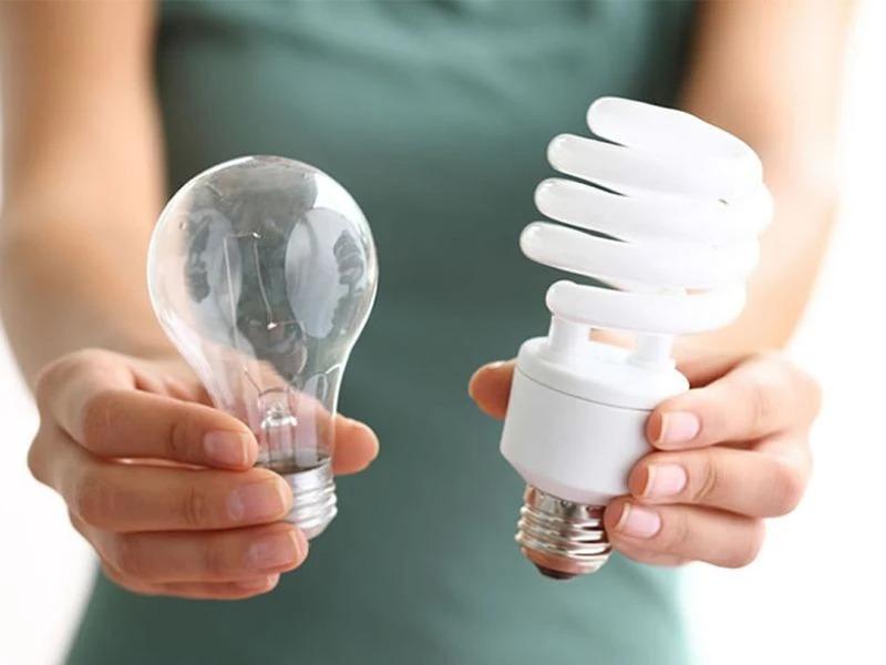 Đèn LED và đèn compact là giải pháp thay thế tiết kiệm điện hoàn hảo cho đèn sợi đốt truyền thống.